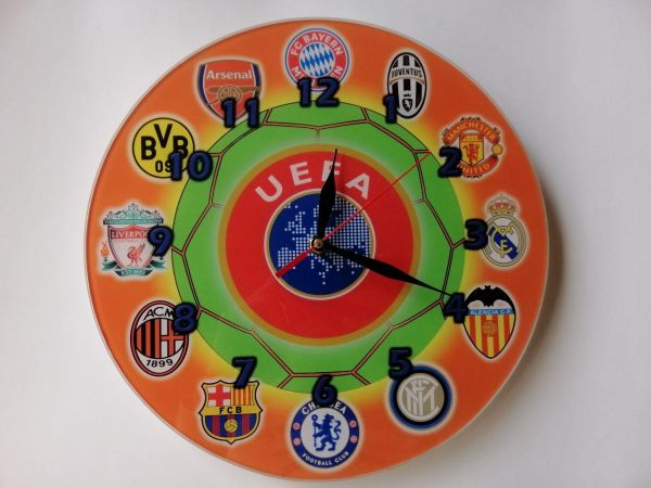 Настінний годинник з футбольними клубами UEFA